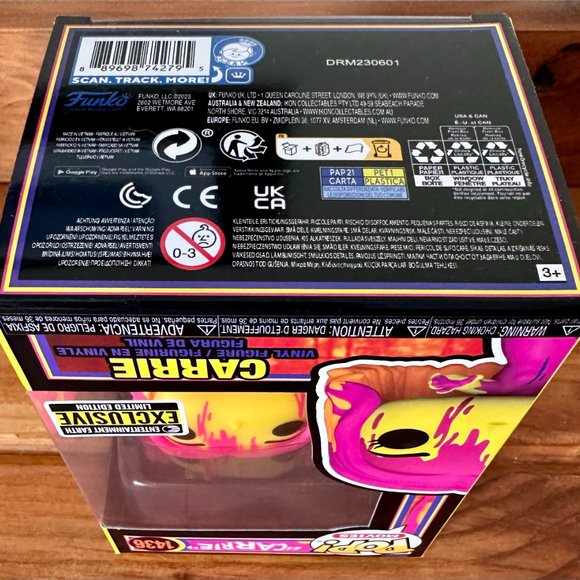 Funko POP! #1436 Carrie Black Light Funko Pop! Entertainment Earth Exclusive - Picture 10 of 10